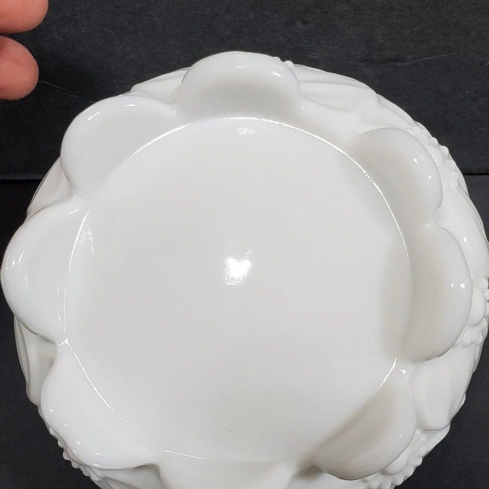 Vintage Westmoreland Milk Glass‎ Poppy Pattern Basket with Split Handle White